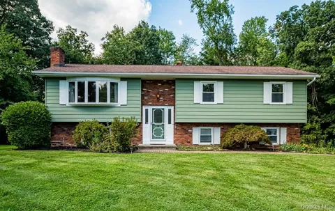 8 W Caroline Drive W