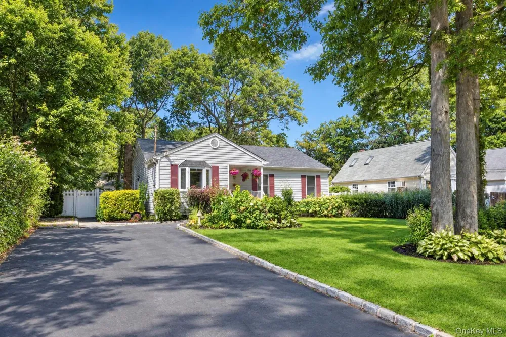 115 Colin Drive Shirley, NY 11967