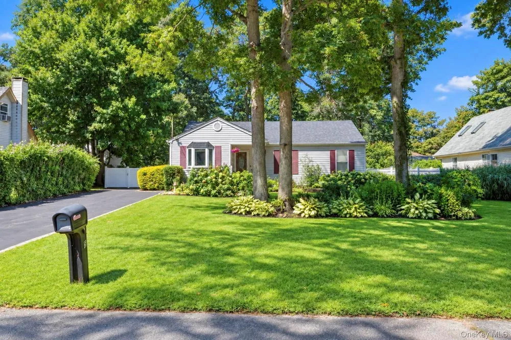 115 Colin Drive Shirley, NY 11967