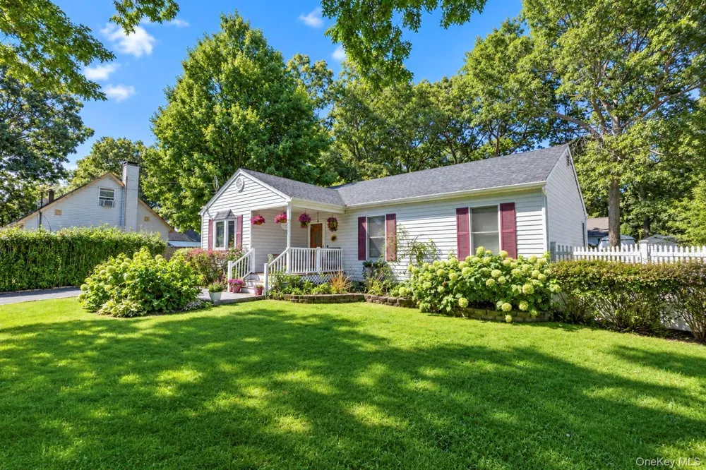 115 Colin Drive Shirley, NY 11967