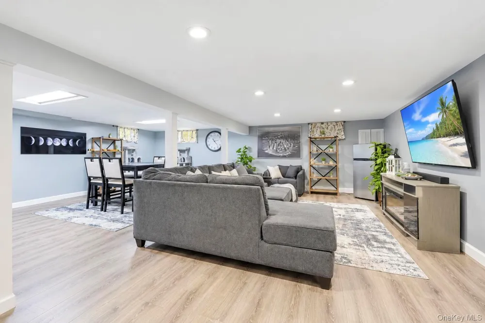 115 Colin Drive Shirley, NY 11967