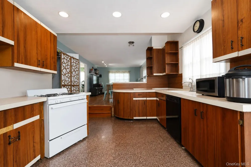 947 Bard Avenue Staten Island, NY 10301
