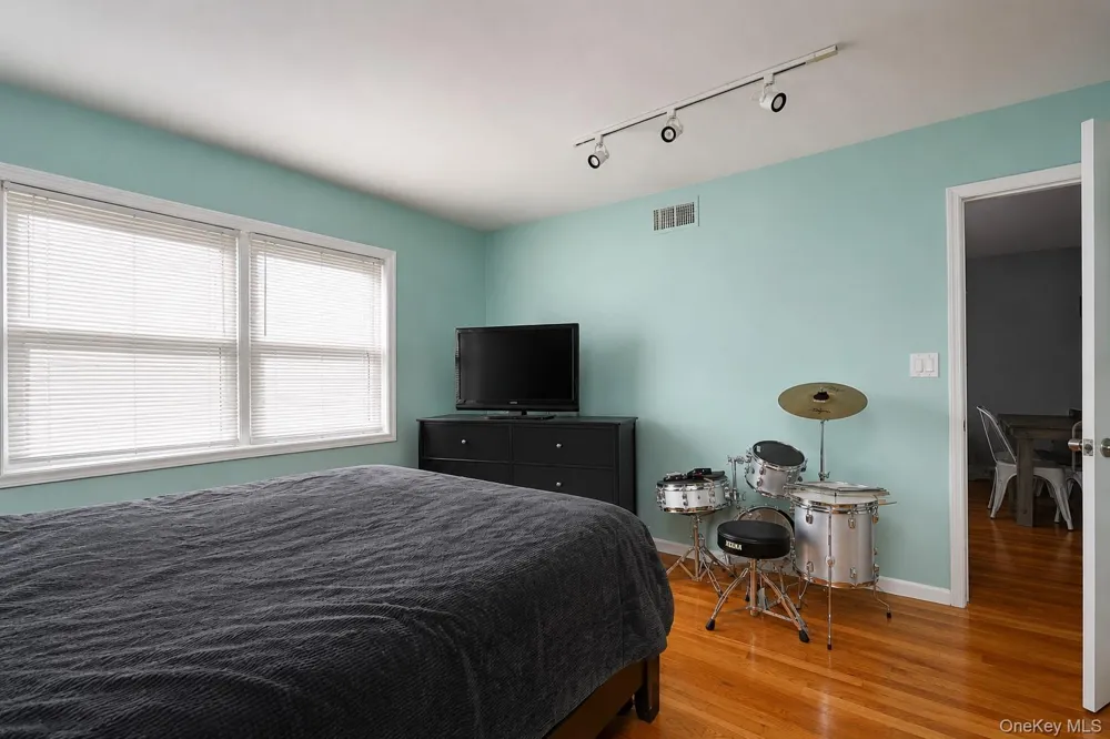947 Bard Avenue Staten Island, NY 10301