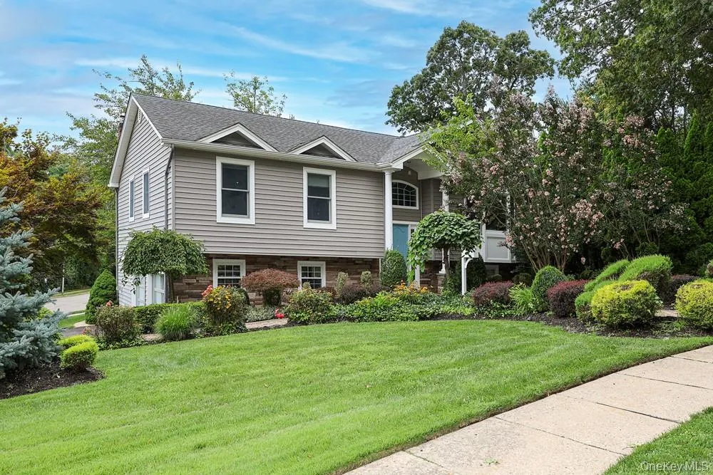 29 Puritan Lane Farmingdale, NY 11735