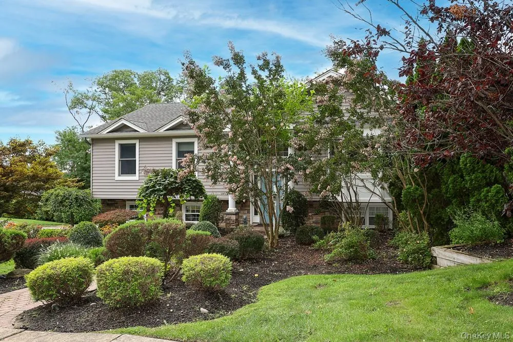 29 Puritan Lane Farmingdale, NY 11735