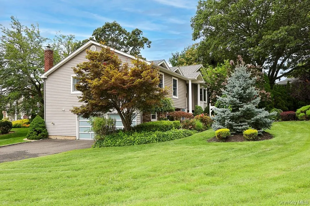 29 Puritan Lane Farmingdale, NY 11735