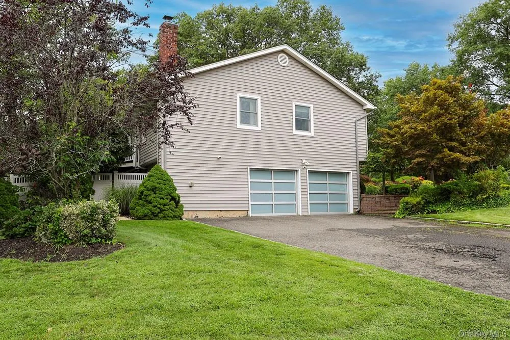 29 Puritan Lane Farmingdale, NY 11735