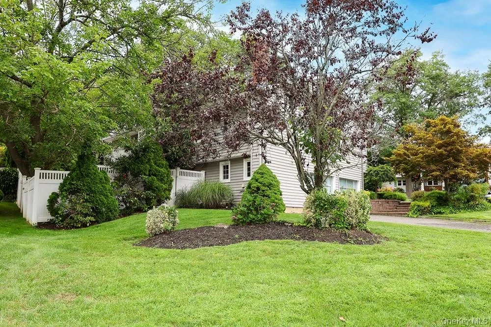29 Puritan Lane Farmingdale, NY 11735