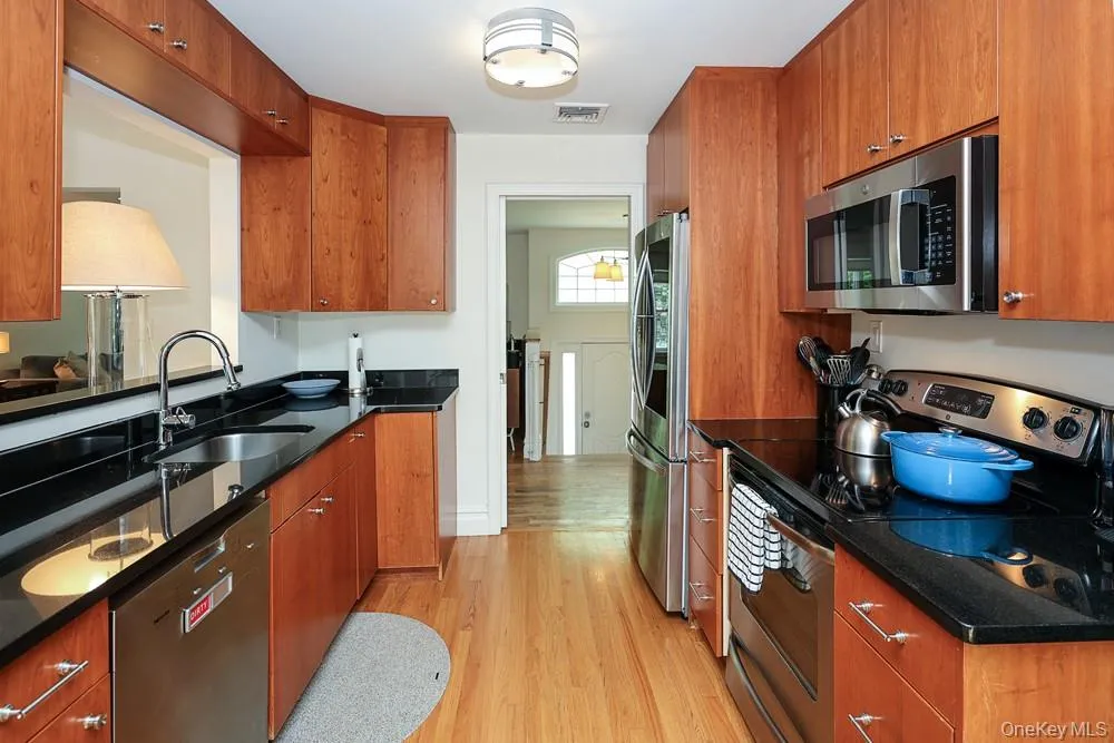 29 Puritan Lane Farmingdale, NY 11735
