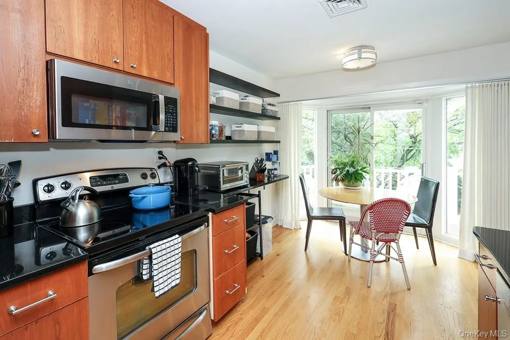 29 Puritan Lane Farmingdale, NY 11735