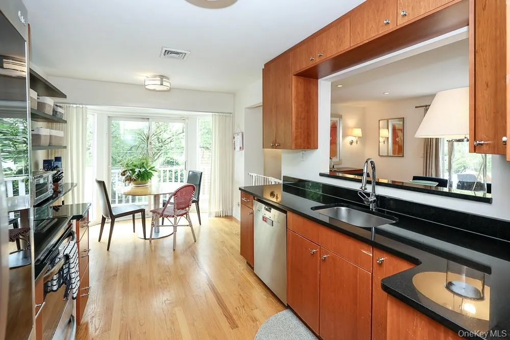 29 Puritan Lane Farmingdale, NY 11735