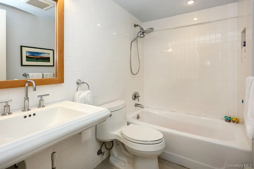 29 Puritan Lane Farmingdale, NY 11735