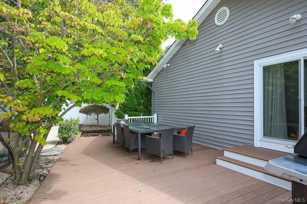 29 Puritan Lane Farmingdale, NY 11735