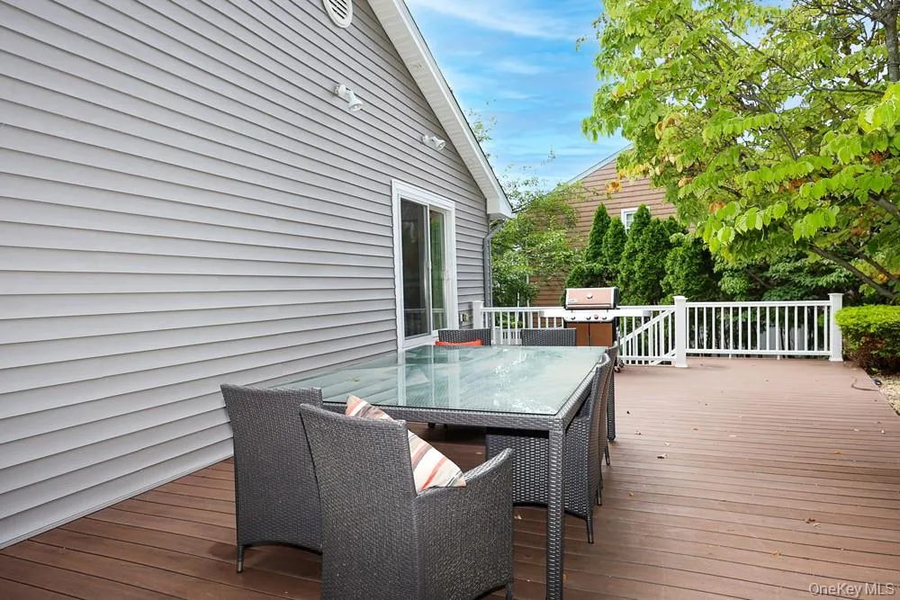 29 Puritan Lane Farmingdale, NY 11735