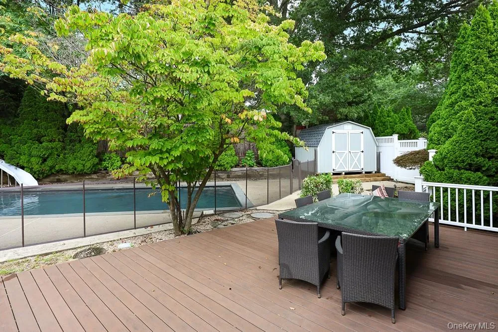 29 Puritan Lane Farmingdale, NY 11735