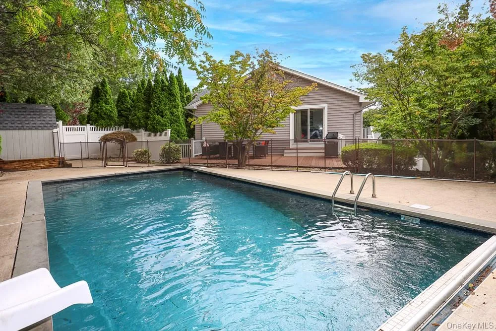 29 Puritan Lane Farmingdale, NY 11735