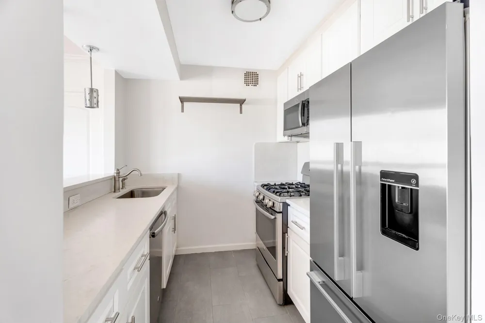 9921 4th Avenue #2H Brooklyn, NY 11209