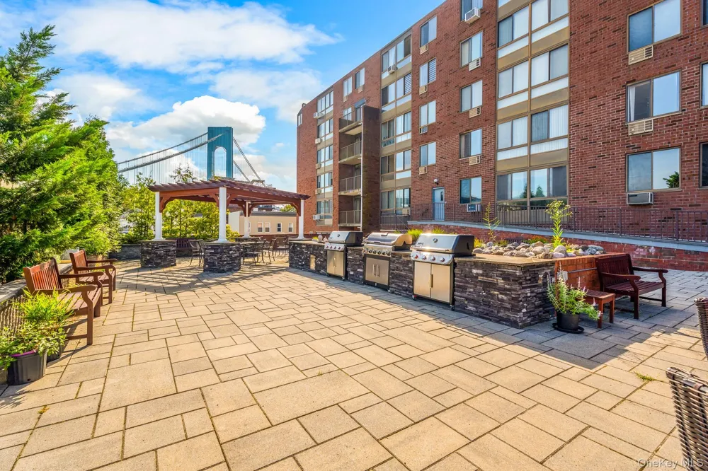 9921 4th Avenue #2H Brooklyn, NY 11209