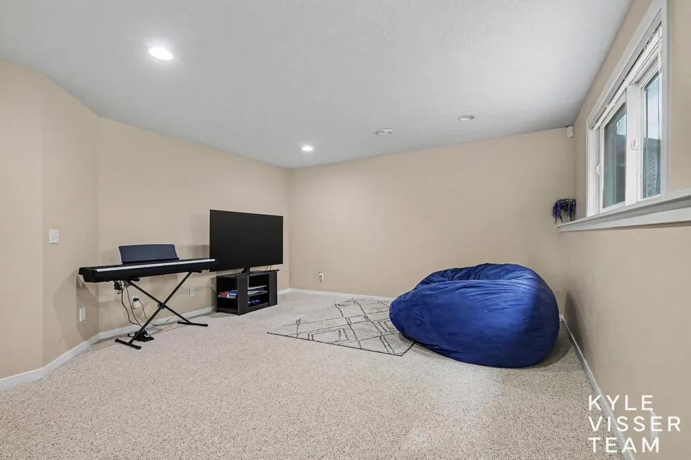 3315 Falcon Ridge Drive NE Grand Rapids, MI 49525