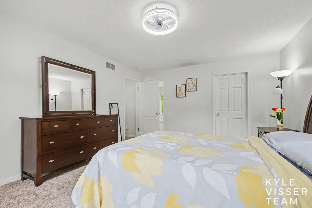 3315 Falcon Ridge Drive NE Grand Rapids, MI 49525