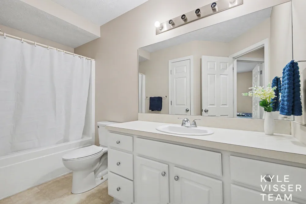 3315 Falcon Ridge Drive NE Grand Rapids, MI 49525