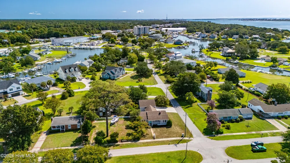 213 Mansfield Parkway Morehead City, NC 28557