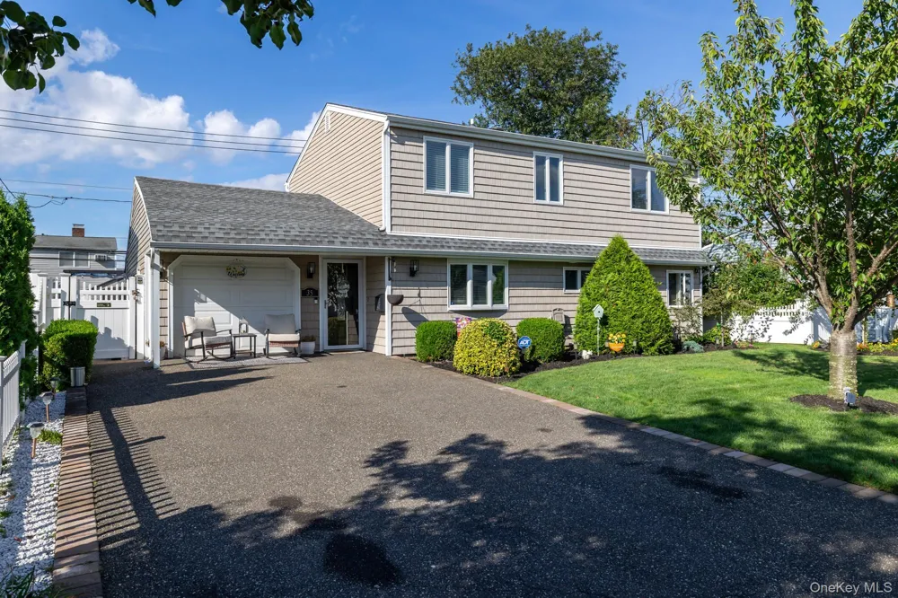 35 Magpie Lane Levittown, NY 11756