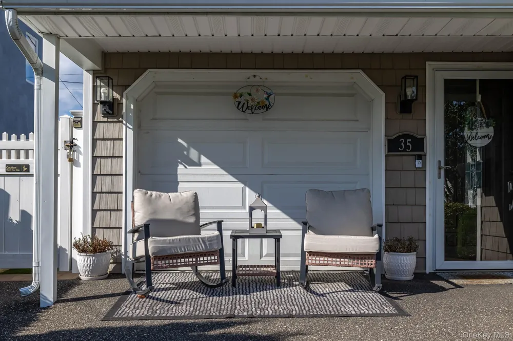 35 Magpie Lane Levittown, NY 11756