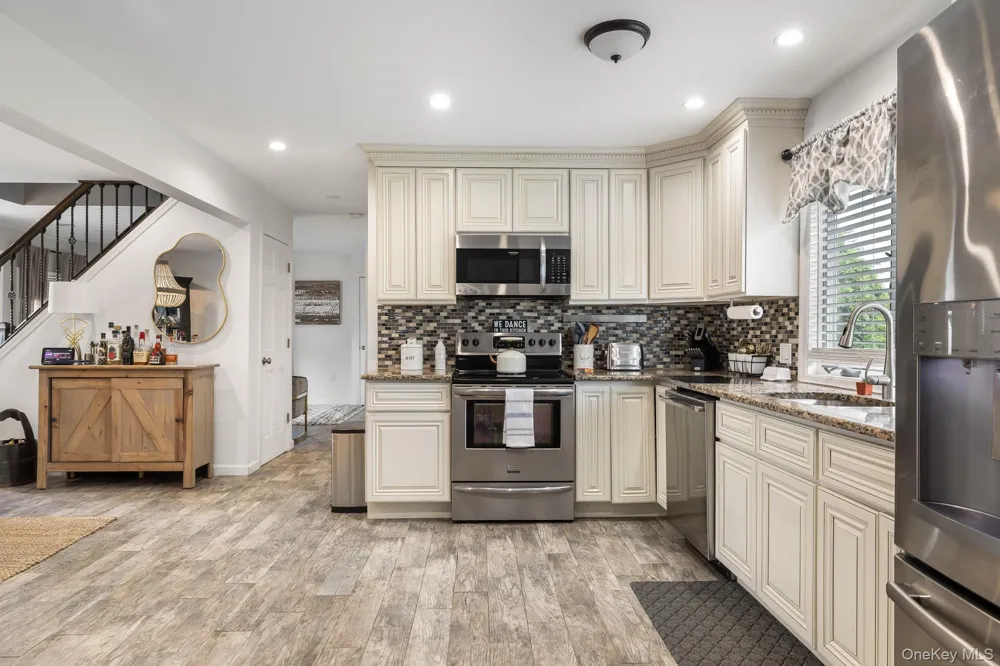 35 Magpie Lane Levittown, NY 11756