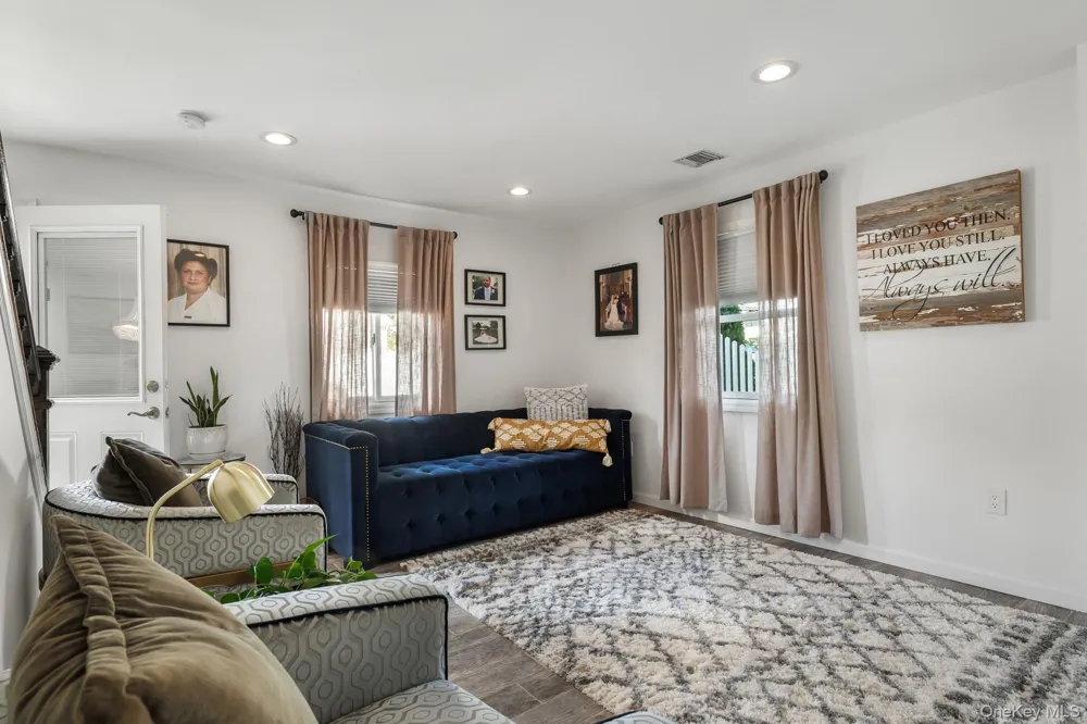 35 Magpie Lane Levittown, NY 11756