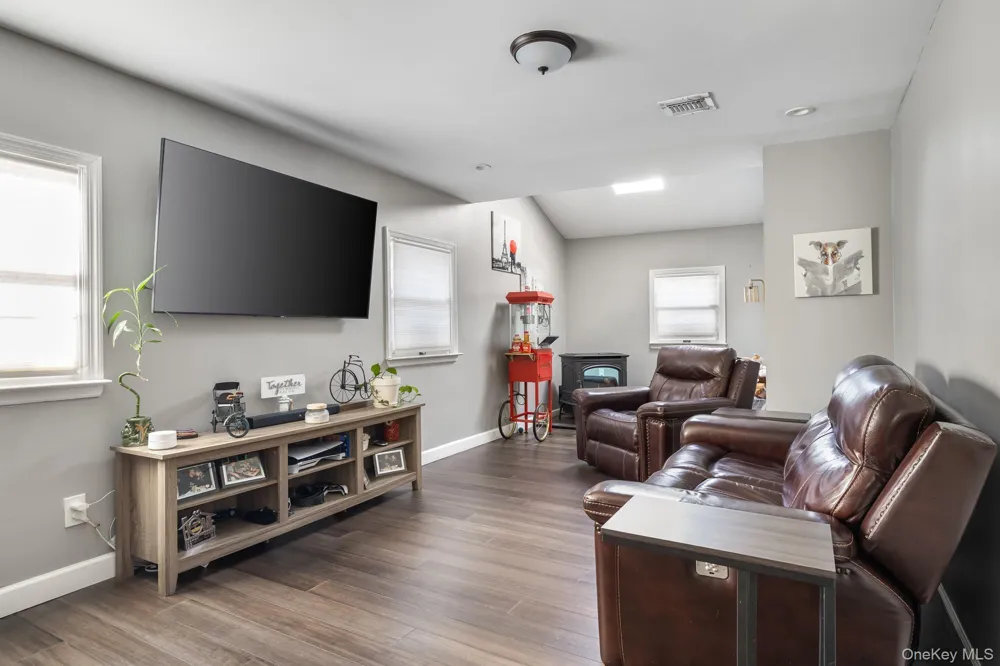 35 Magpie Lane Levittown, NY 11756
