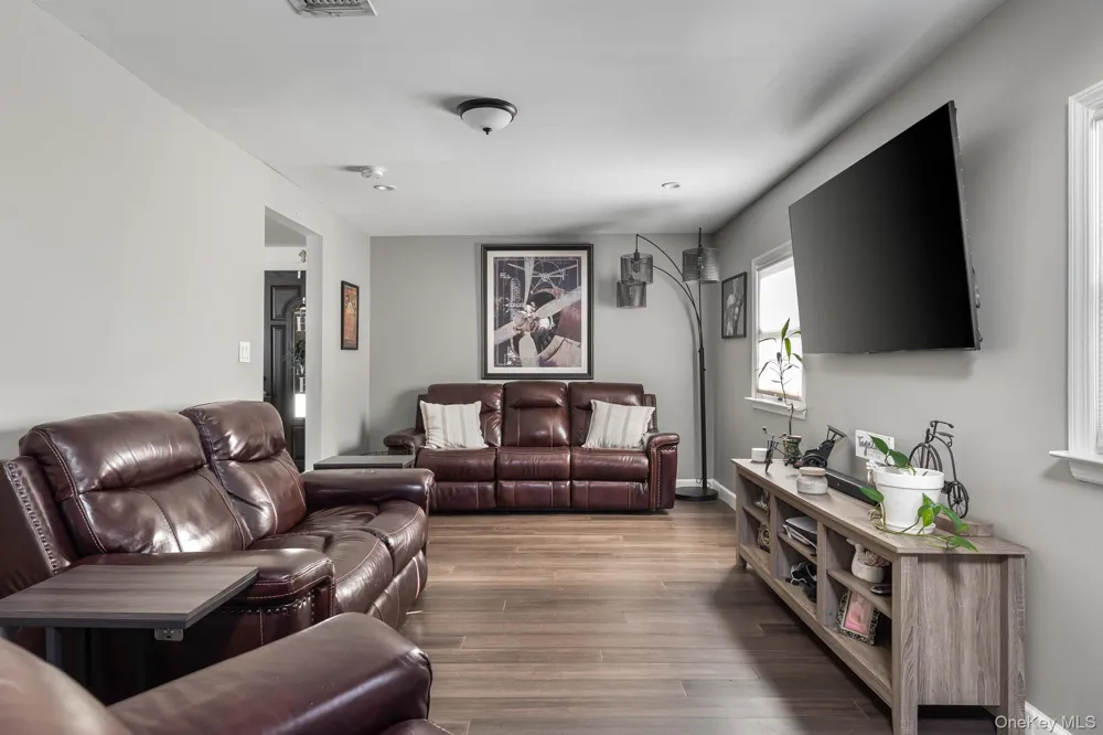 35 Magpie Lane Levittown, NY 11756