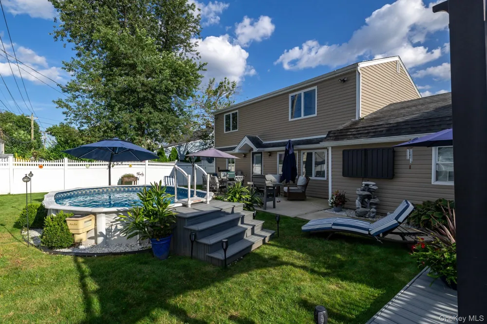 35 Magpie Lane Levittown, NY 11756