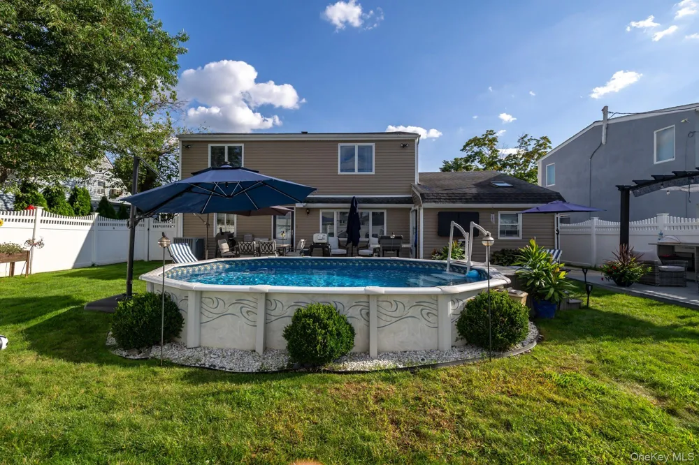 35 Magpie Lane Levittown, NY 11756