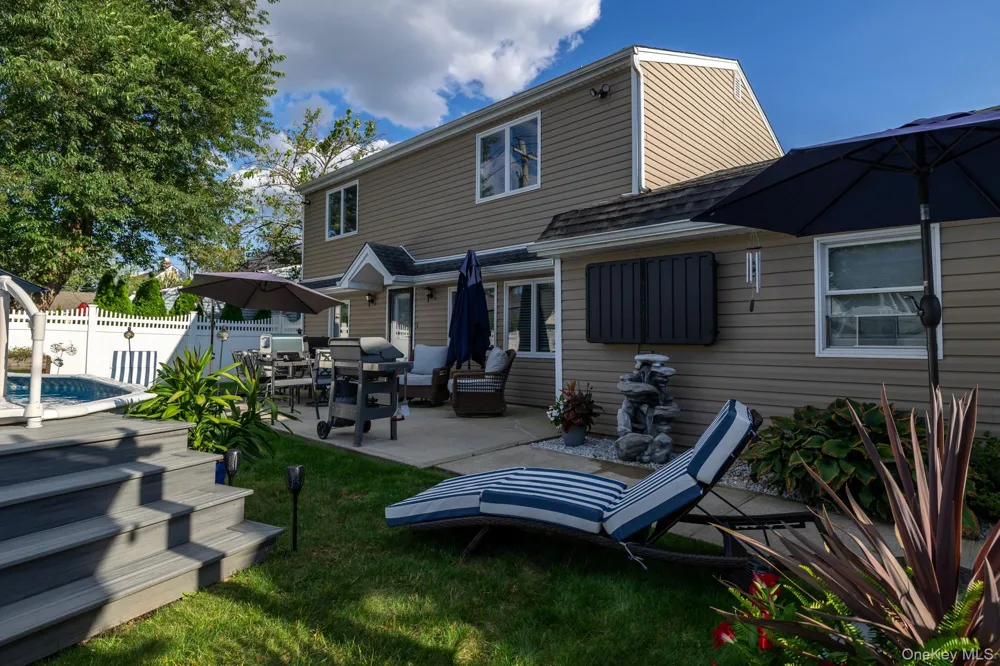 35 Magpie Lane Levittown, NY 11756
