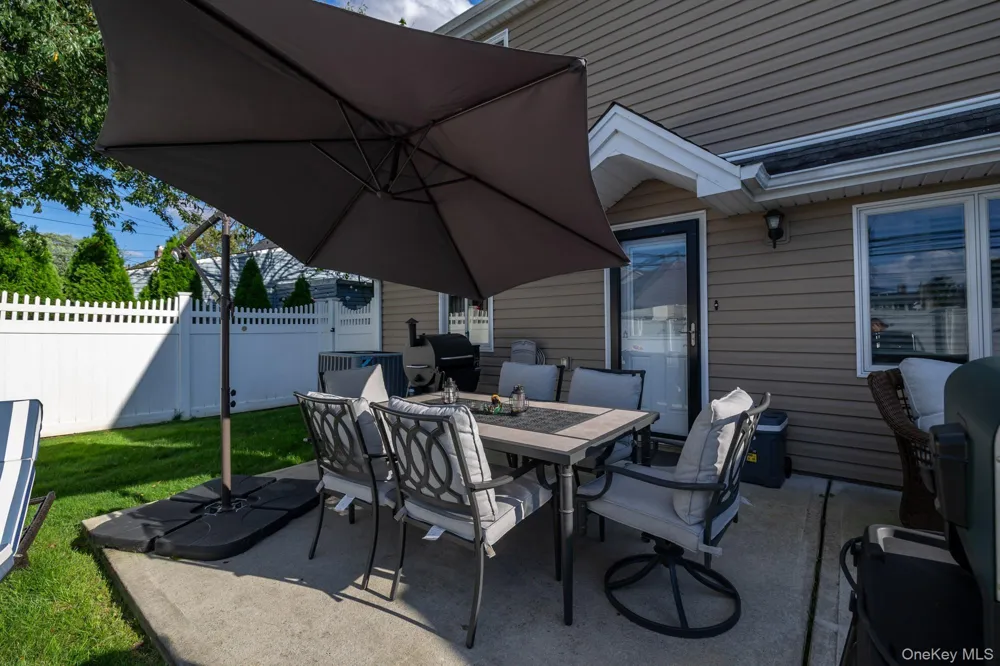35 Magpie Lane Levittown, NY 11756