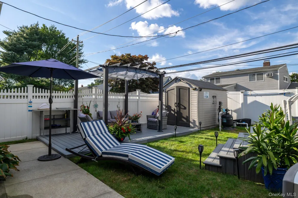 35 Magpie Lane Levittown, NY 11756