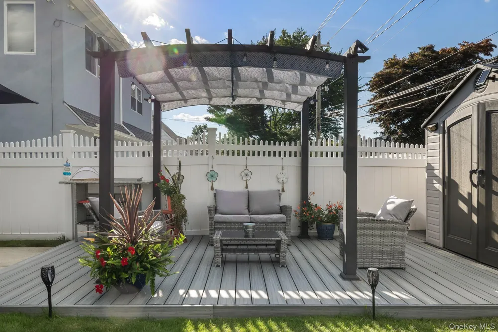 35 Magpie Lane Levittown, NY 11756