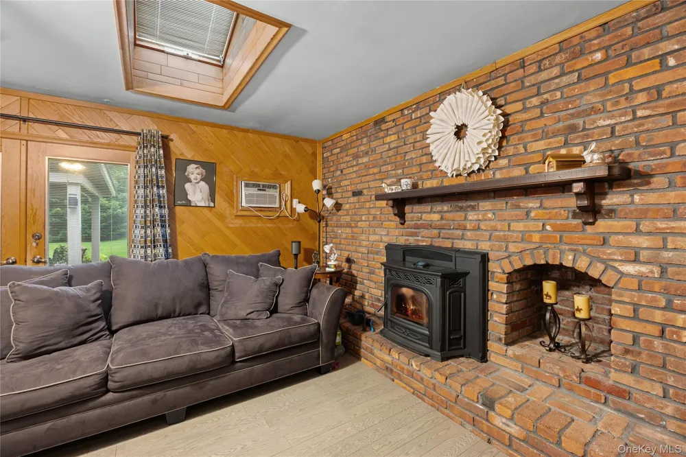 138 Main Avenue Lake Grove, NY 11755