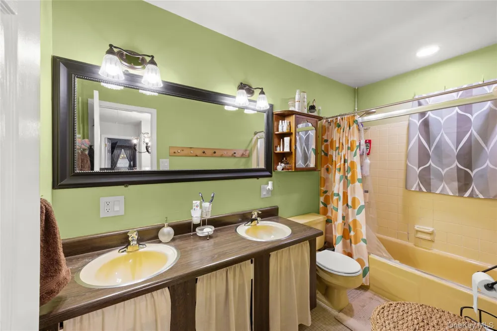 138 Main Avenue Lake Grove, NY 11755
