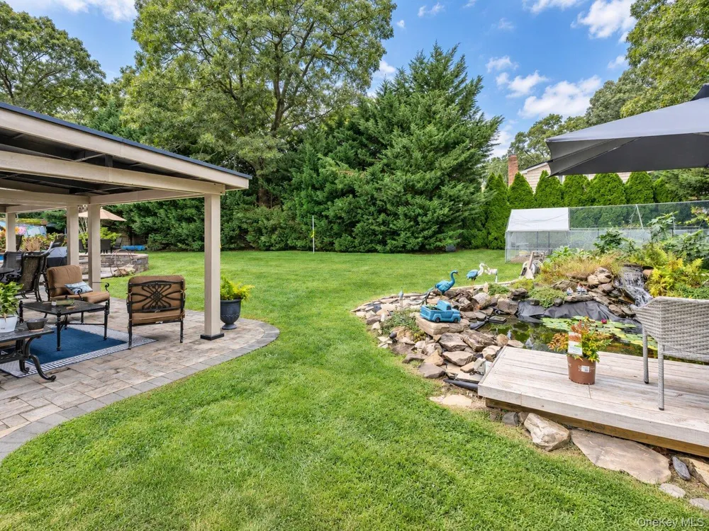 138 Main Avenue Lake Grove, NY 11755
