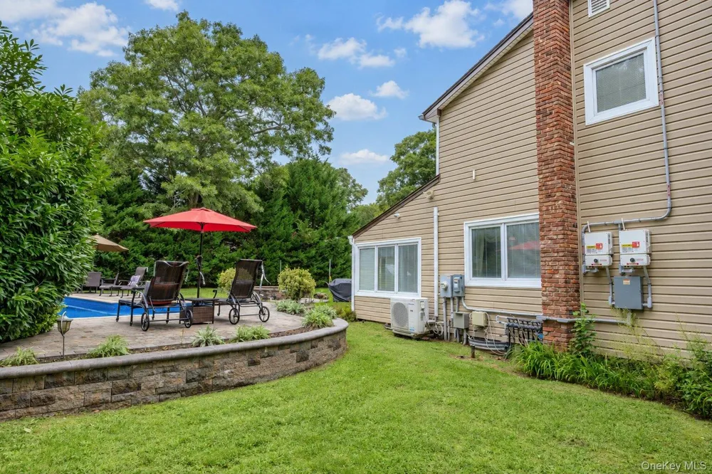 138 Main Avenue Lake Grove, NY 11755