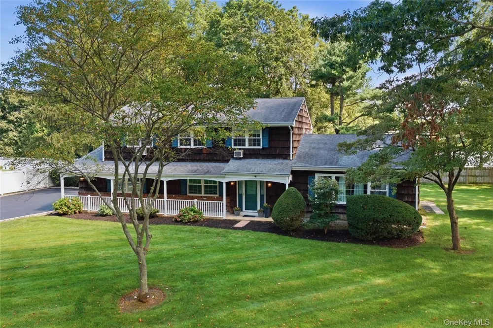 4 Farmington Court Huntington Station, NY 11746