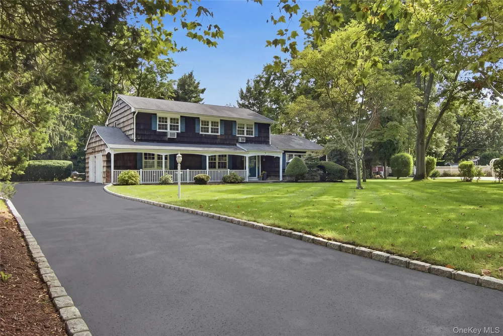 4 Farmington Court Huntington Station, NY 11746