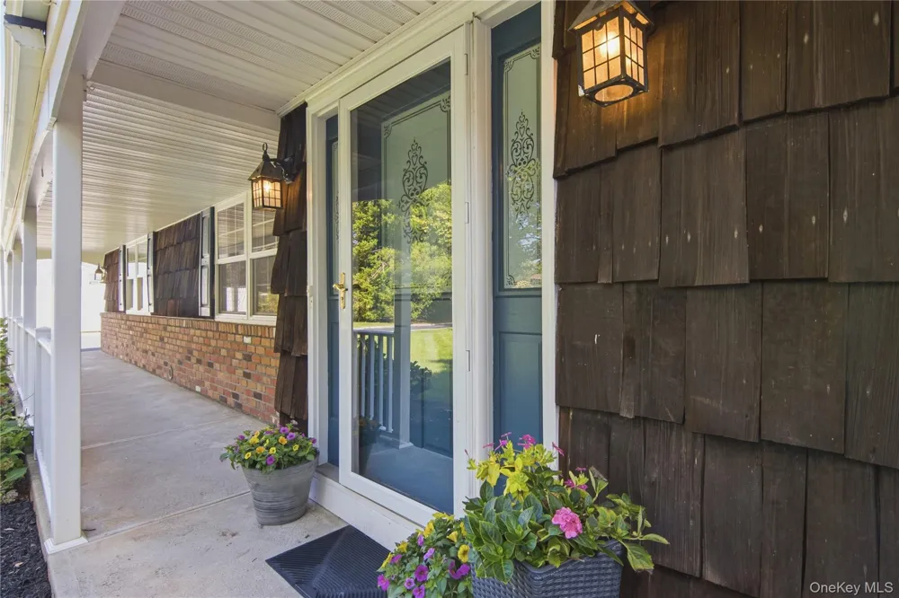 4 Farmington Court Huntington Station, NY 11746