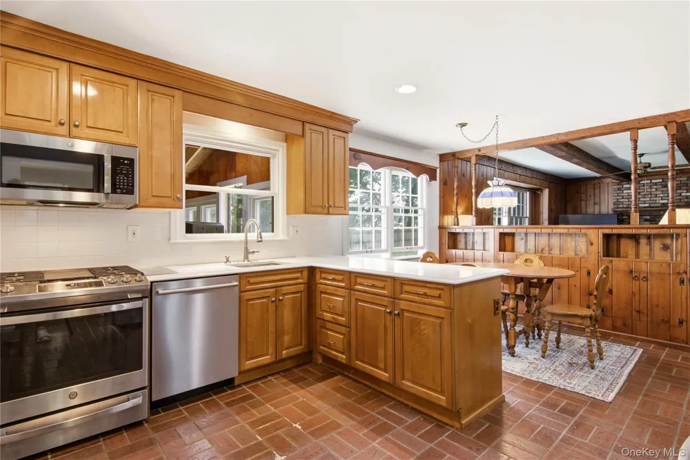 4 Farmington Court Huntington Station, NY 11746