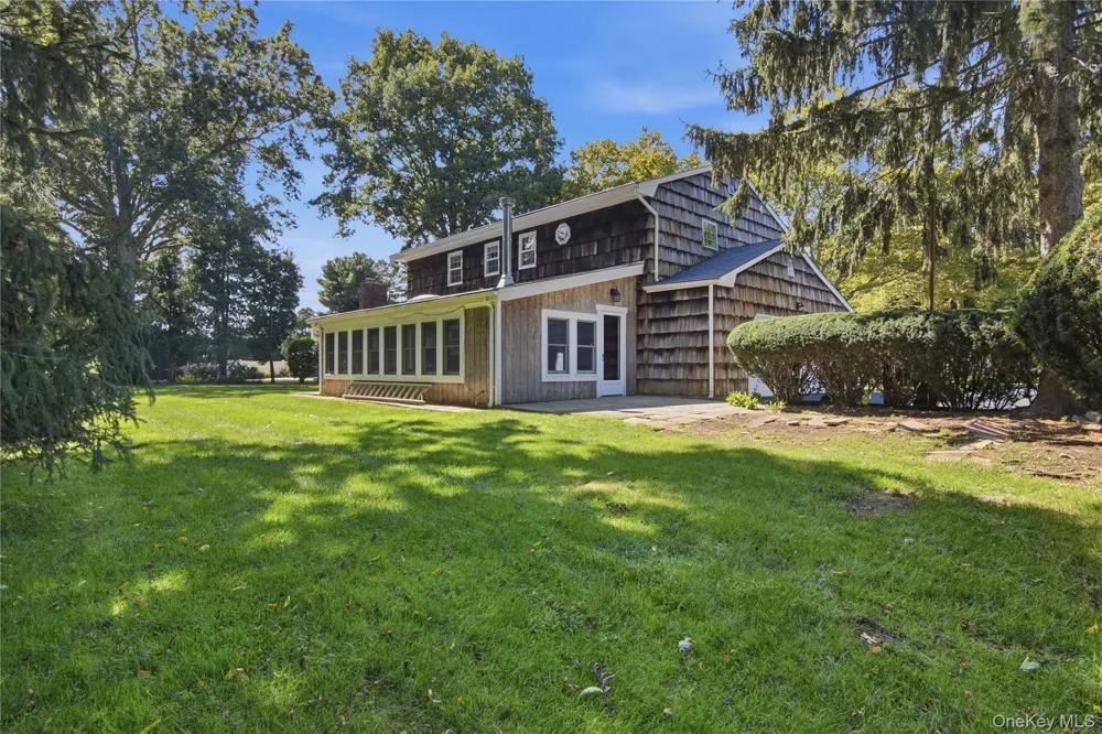 4 Farmington Court Huntington Station, NY 11746