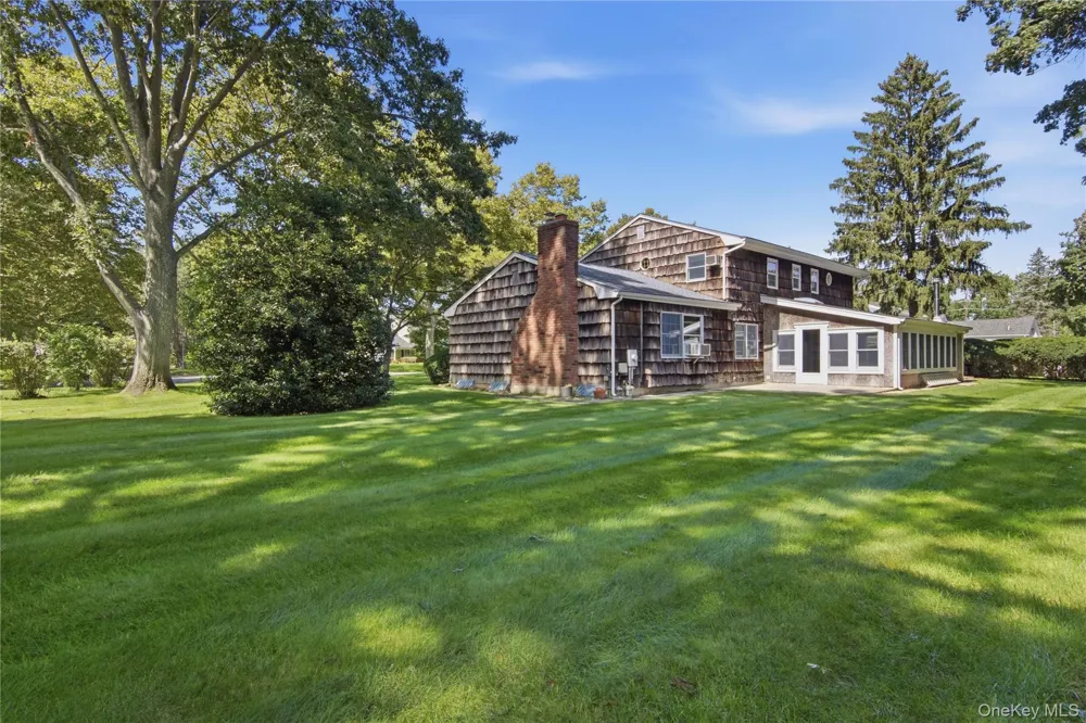 4 Farmington Court Huntington Station, NY 11746