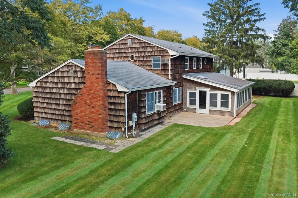 4 Farmington Court Huntington Station, NY 11746