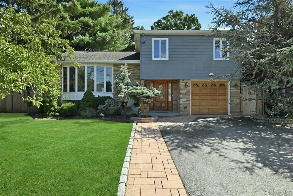 2484 Kayron Lane North Bellmore, NY 11710